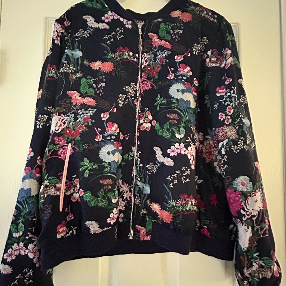Navy “Asian” inspired pattern women’s jacket. Light weight. Dress up or down.